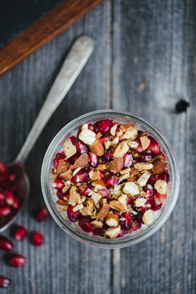 Pomegranate Almond Overnight Oatmeal | BS' in the Kitchen
